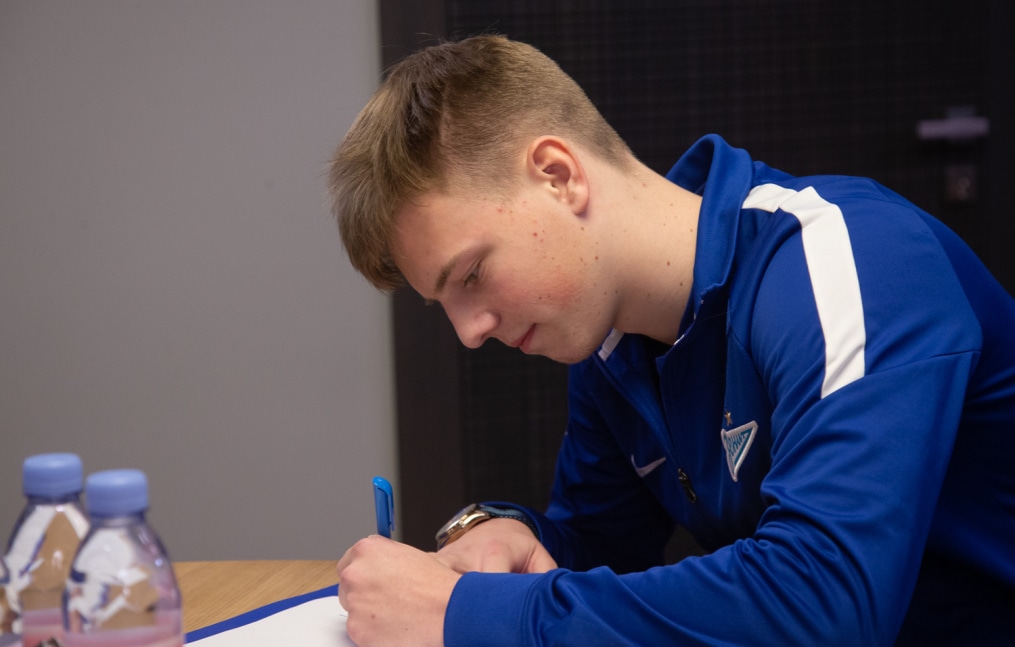 Подписание профессиональных контрактов футболистов юношеского «Зенита»