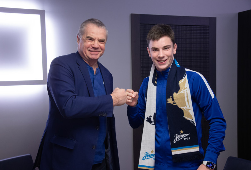 Подписание профессиональных контрактов футболистов юношеского «Зенита»