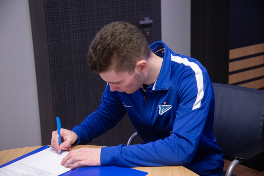 Подписание профессиональных контрактов футболистов юношеского «Зенита»