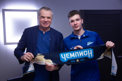 Подписание профессиональных контрактов футболистов юношеского «Зенита»