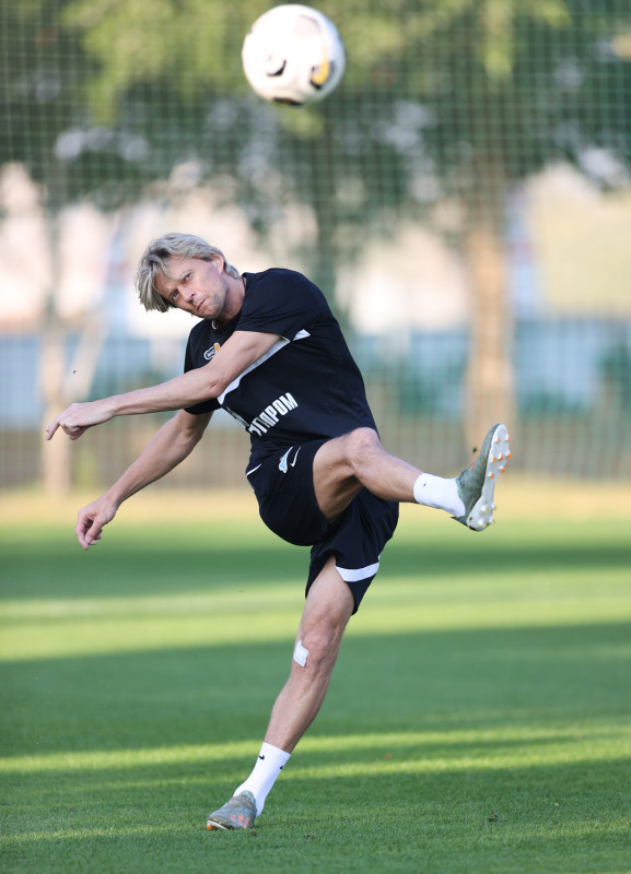 «Газпром»-тренировочные сборы «Зенита» в Дубае: 16 января, вечерняя тренировка