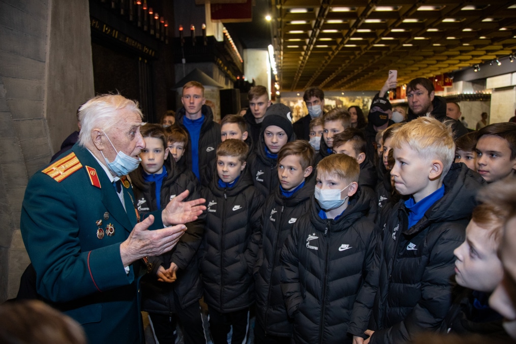 Команды Академии «Зенита» посетили Монумент героическим защитникам Ленинграда