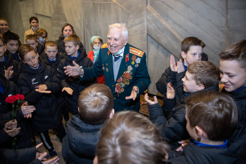 Команды Академии «Зенита» посетили Монумент героическим защитникам Ленинграда