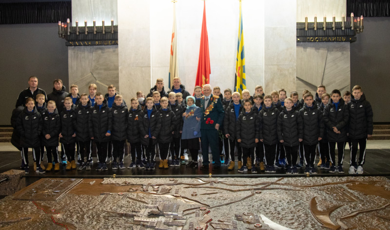 Команды Академии «Зенита» посетили Монумент героическим защитникам Ленинграда