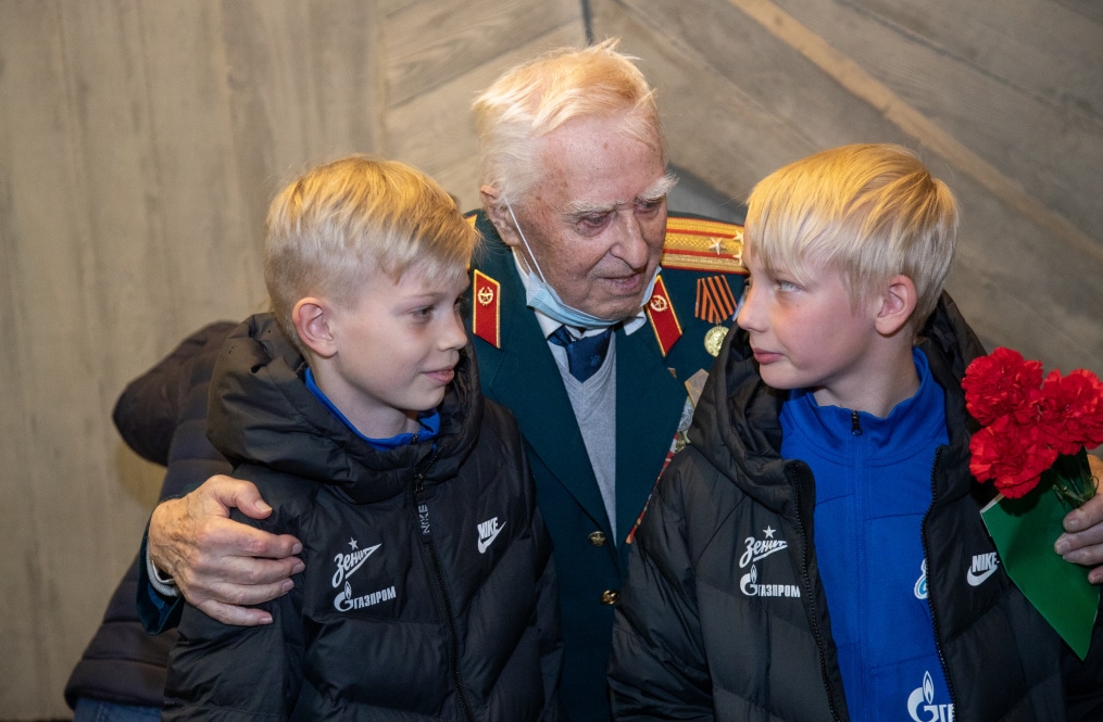 Команды Академии «Зенита» посетили Монумент героическим защитникам Ленинграда