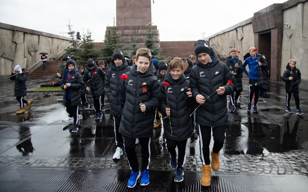 Команды Академии «Зенита» посетили Монумент героическим защитникам Ленинграда