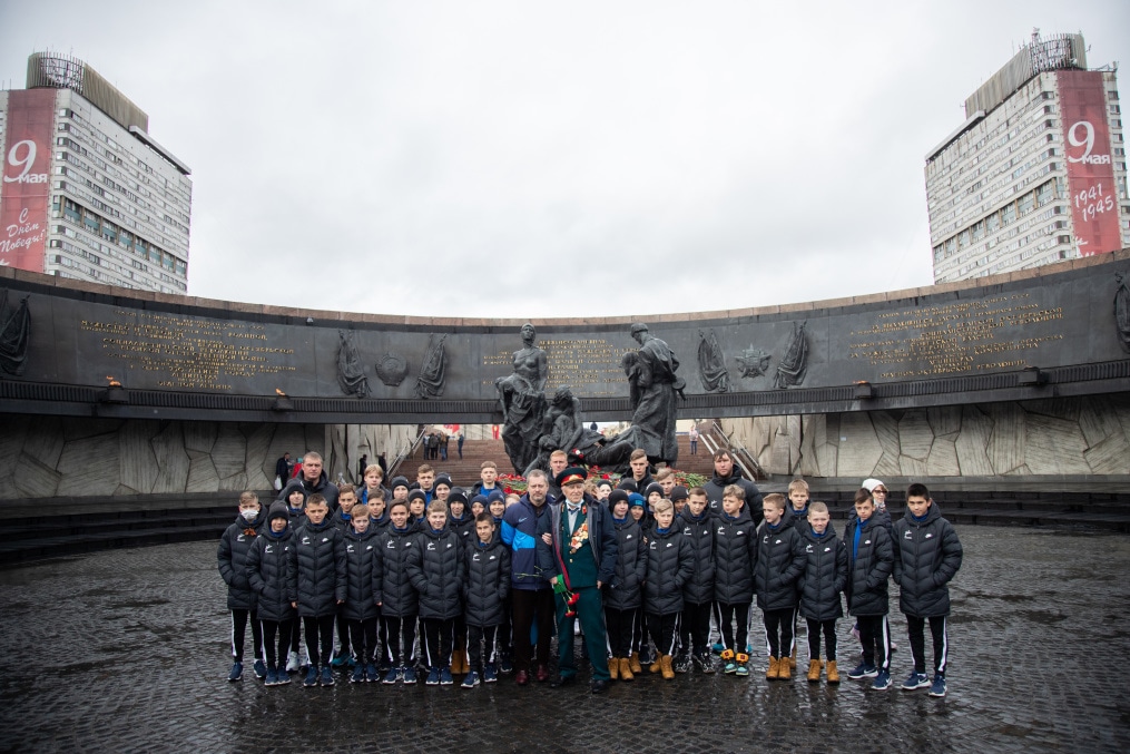 Команды Академии «Зенита» посетили Монумент героическим защитникам Ленинграда