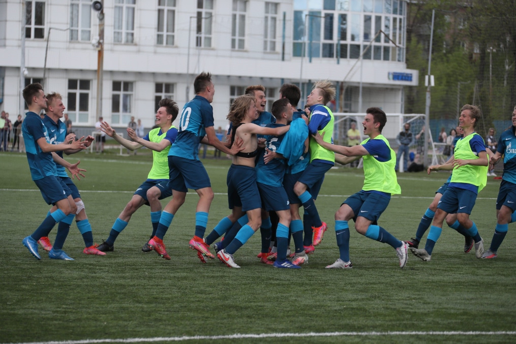 Церемония награждения «Зенита» U-16 кубком и золотыми медалями Чемпионов России