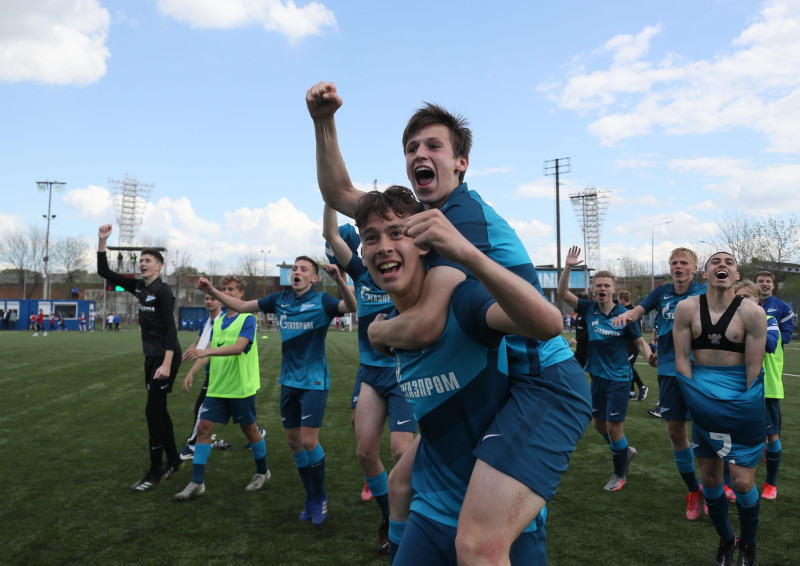 Церемония награждения «Зенита» U-16 кубком и золотыми медалями Чемпионов России