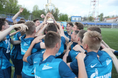 Церемония награждения «Зенита» U-16 кубком и золотыми медалями Чемпионов России