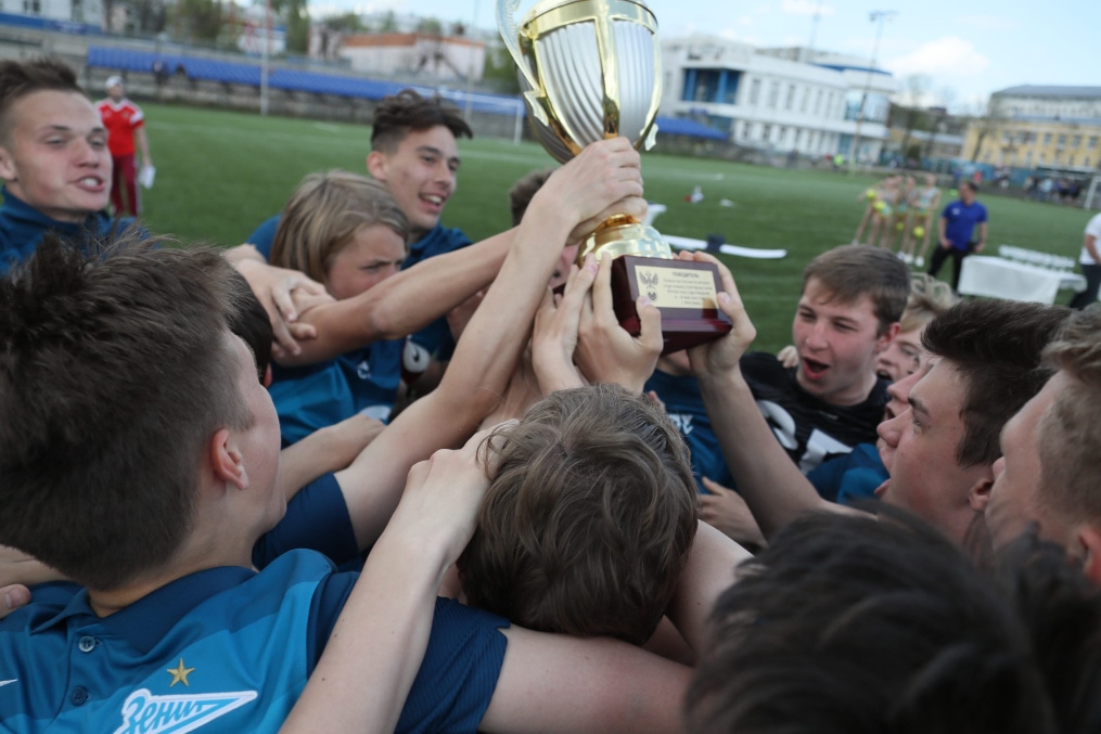 Церемония награждения «Зенита» U-16 кубком и золотыми медалями Чемпионов России