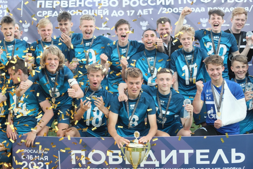 Церемония награждения «Зенита» U-16 кубком и золотыми медалями Чемпионов России