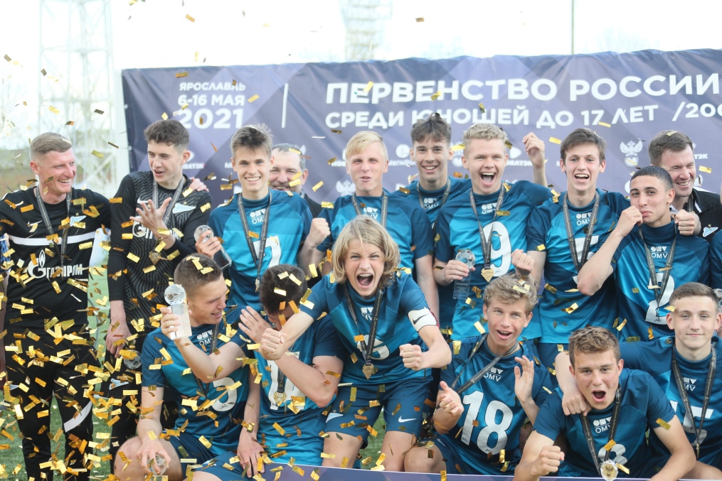 Церемония награждения «Зенита» U-16 кубком и золотыми медалями Чемпионов России