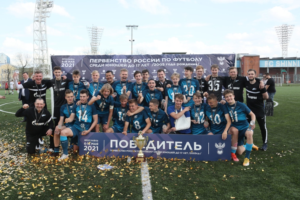Церемония награждения «Зенита» U-16 кубком и золотыми медалями Чемпионов России