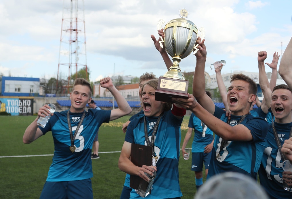 Церемония награждения «Зенита» U-16 кубком и золотыми медалями Чемпионов России