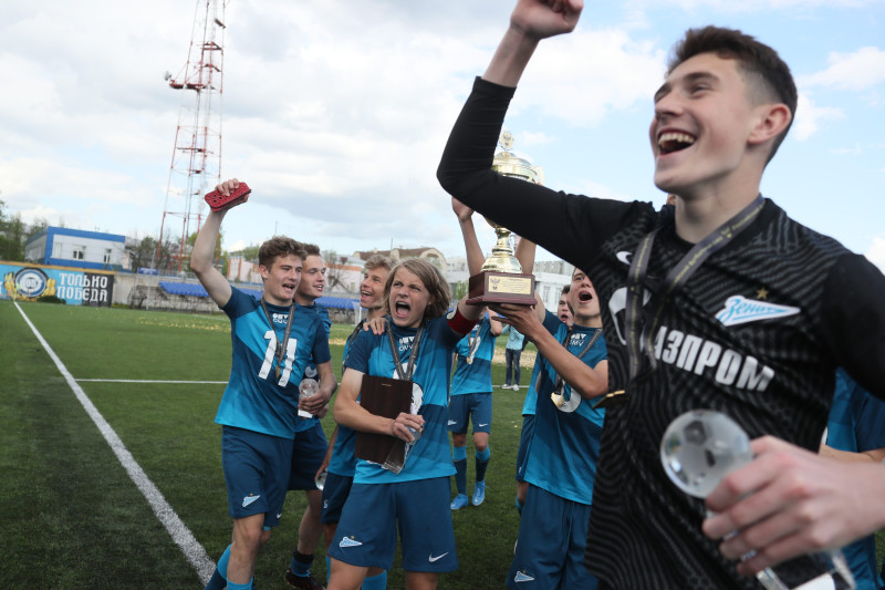 Церемония награждения «Зенита» U-16 кубком и золотыми медалями Чемпионов России