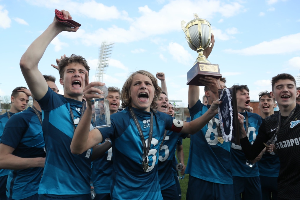 Церемония награждения «Зенита» U-16 кубком и золотыми медалями Чемпионов России