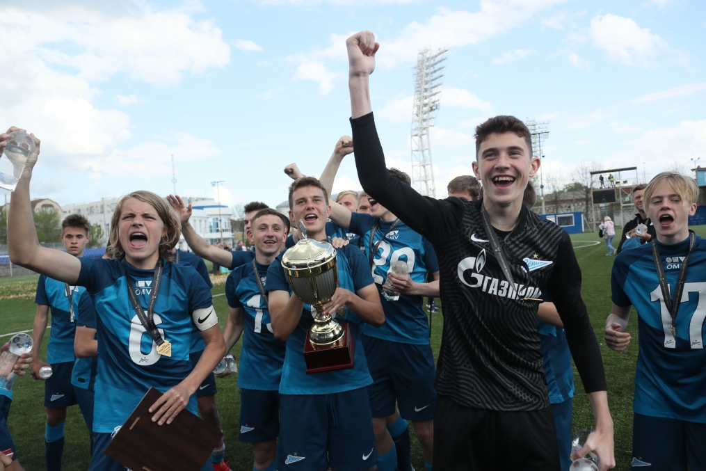 Церемония награждения «Зенита» U-16 кубком и золотыми медалями Чемпионов России