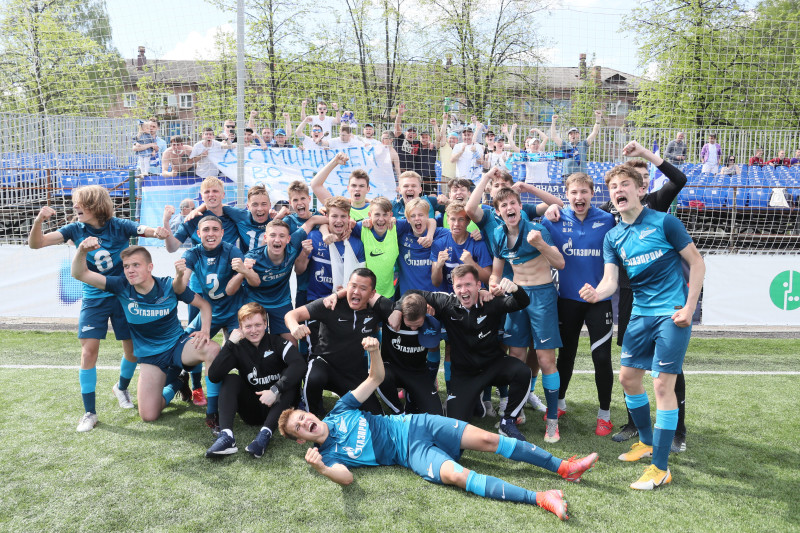 Церемония награждения «Зенита» U-16 кубком и золотыми медалями Чемпионов России