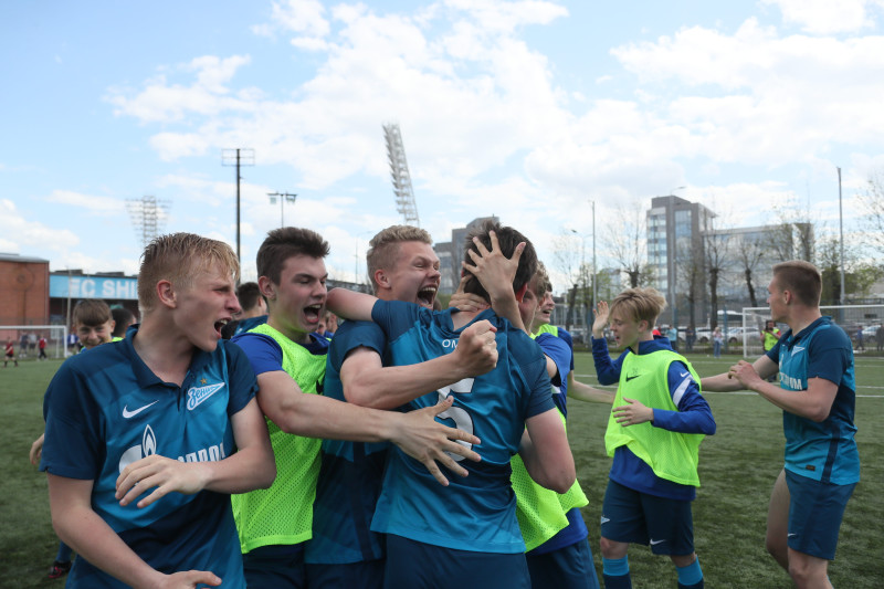 Церемония награждения «Зенита» U-16 кубком и золотыми медалями Чемпионов России