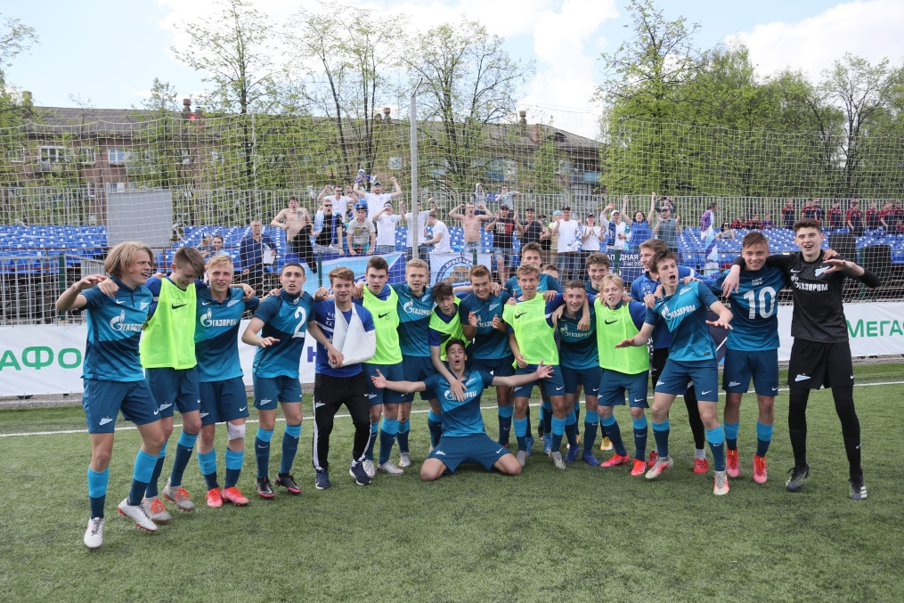 Церемония награждения «Зенита» U-16 кубком и золотыми медалями Чемпионов России