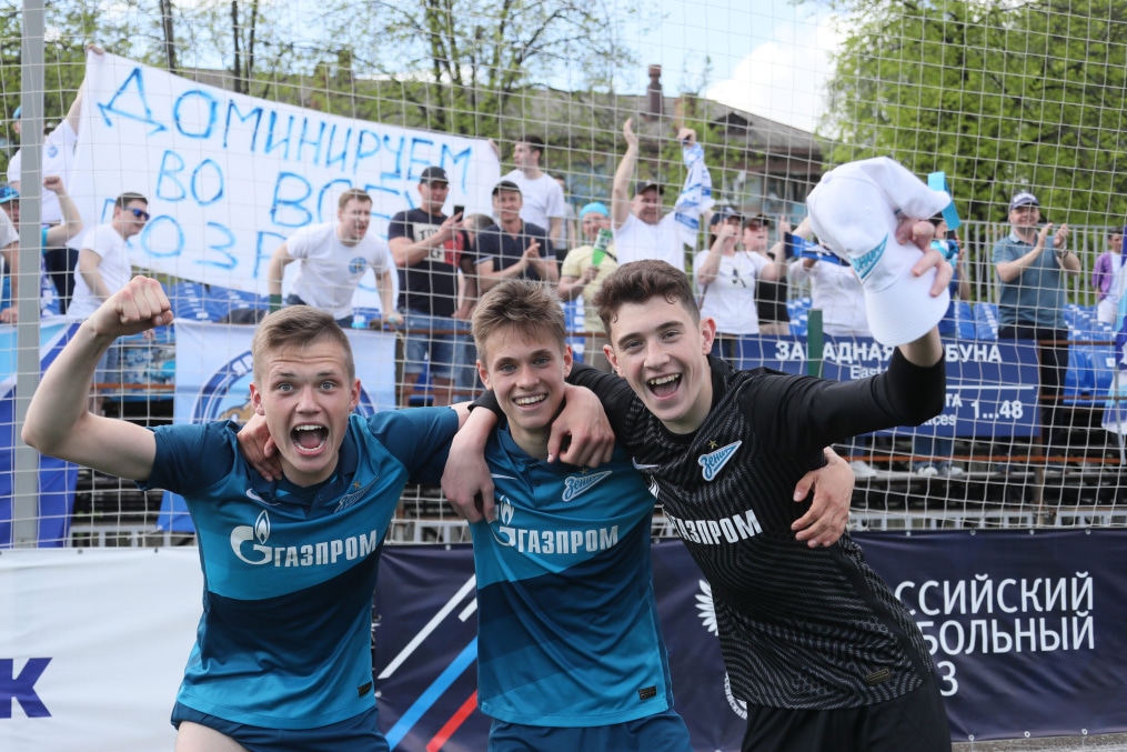 Церемония награждения «Зенита» U-16 кубком и золотыми медалями Чемпионов России