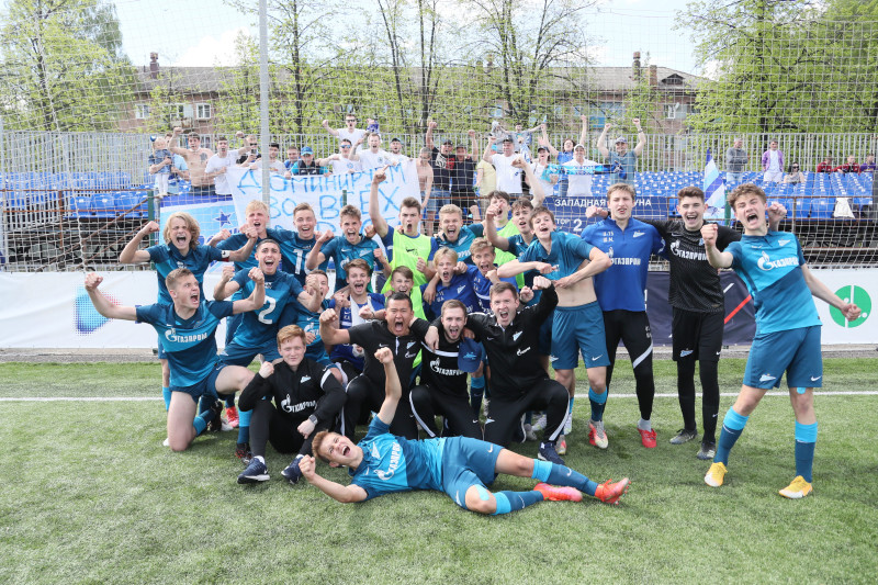 Церемония награждения «Зенита» U-16 кубком и золотыми медалями Чемпионов России