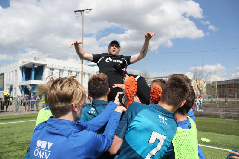 Церемония награждения «Зенита» U-16 кубком и золотыми медалями Чемпионов России