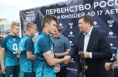 Церемония награждения «Зенита» U-16 кубком и золотыми медалями Чемпионов России
