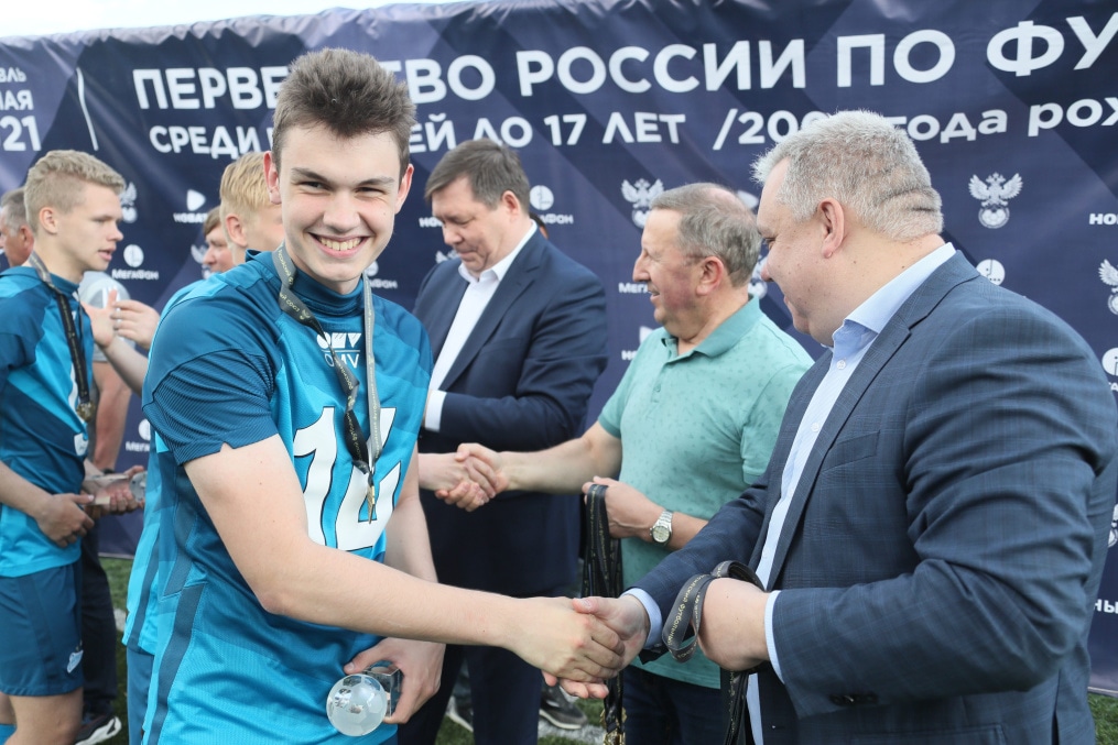 Церемония награждения «Зенита» U-16 кубком и золотыми медалями Чемпионов России