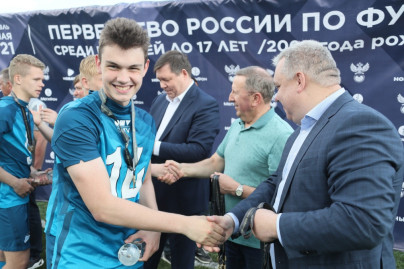 Церемония награждения «Зенита» U-16 кубком и золотыми медалями Чемпионов России