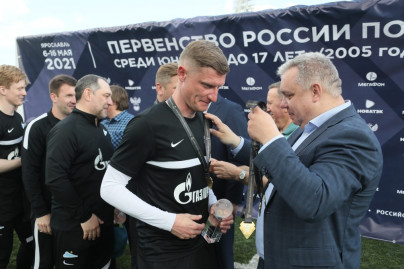 Церемония награждения «Зенита» U-16 кубком и золотыми медалями Чемпионов России