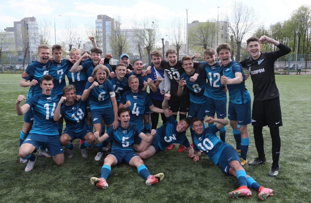 Церемония награждения «Зенита» U-16 кубком и золотыми медалями Чемпионов России