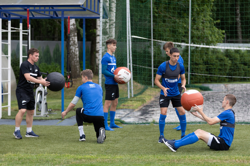 «Зенит» U-16 возобновил тренировки в «Газпром»-Академии