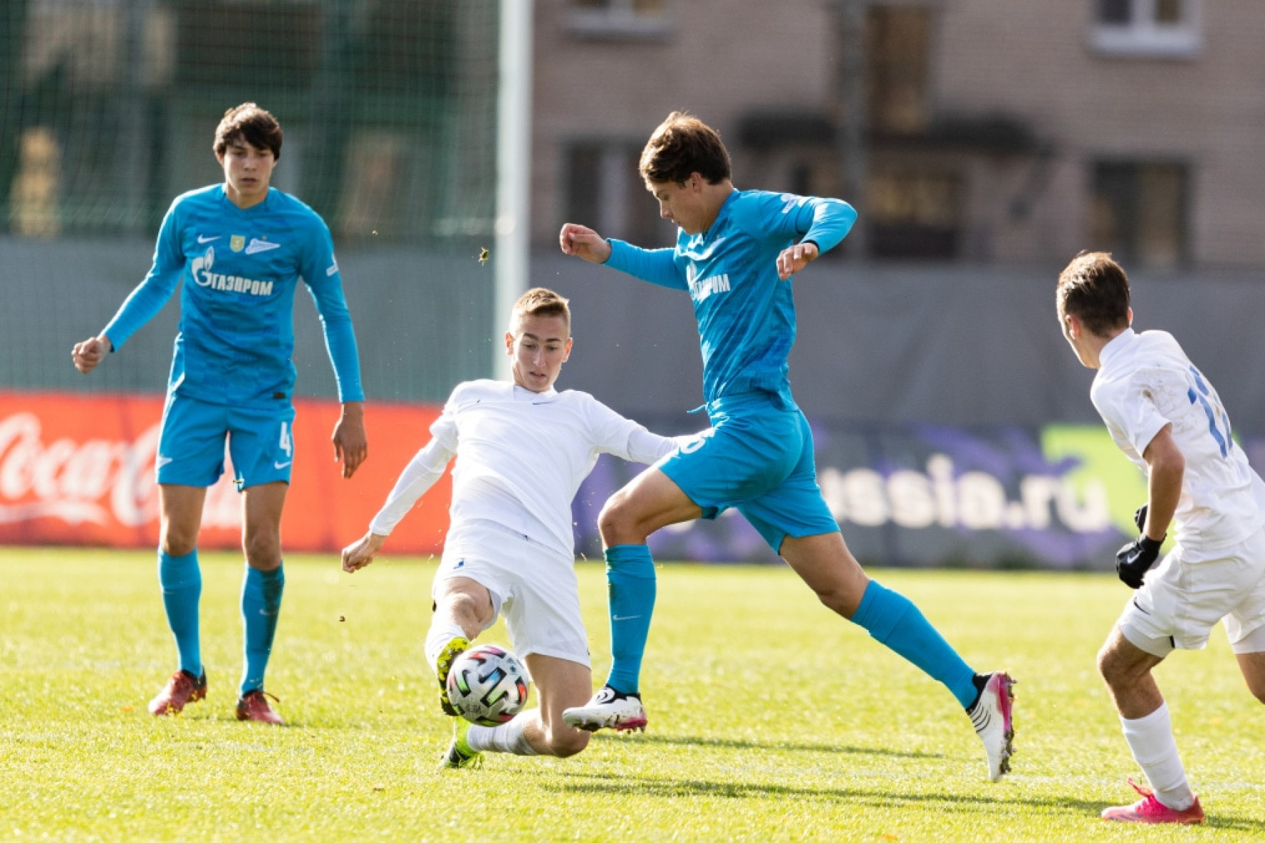 1 лига футбол москва. Зенит u19. Зенит 17/18. Футбол юношеская лига Зенит. Юношеская футбольная лига фото.