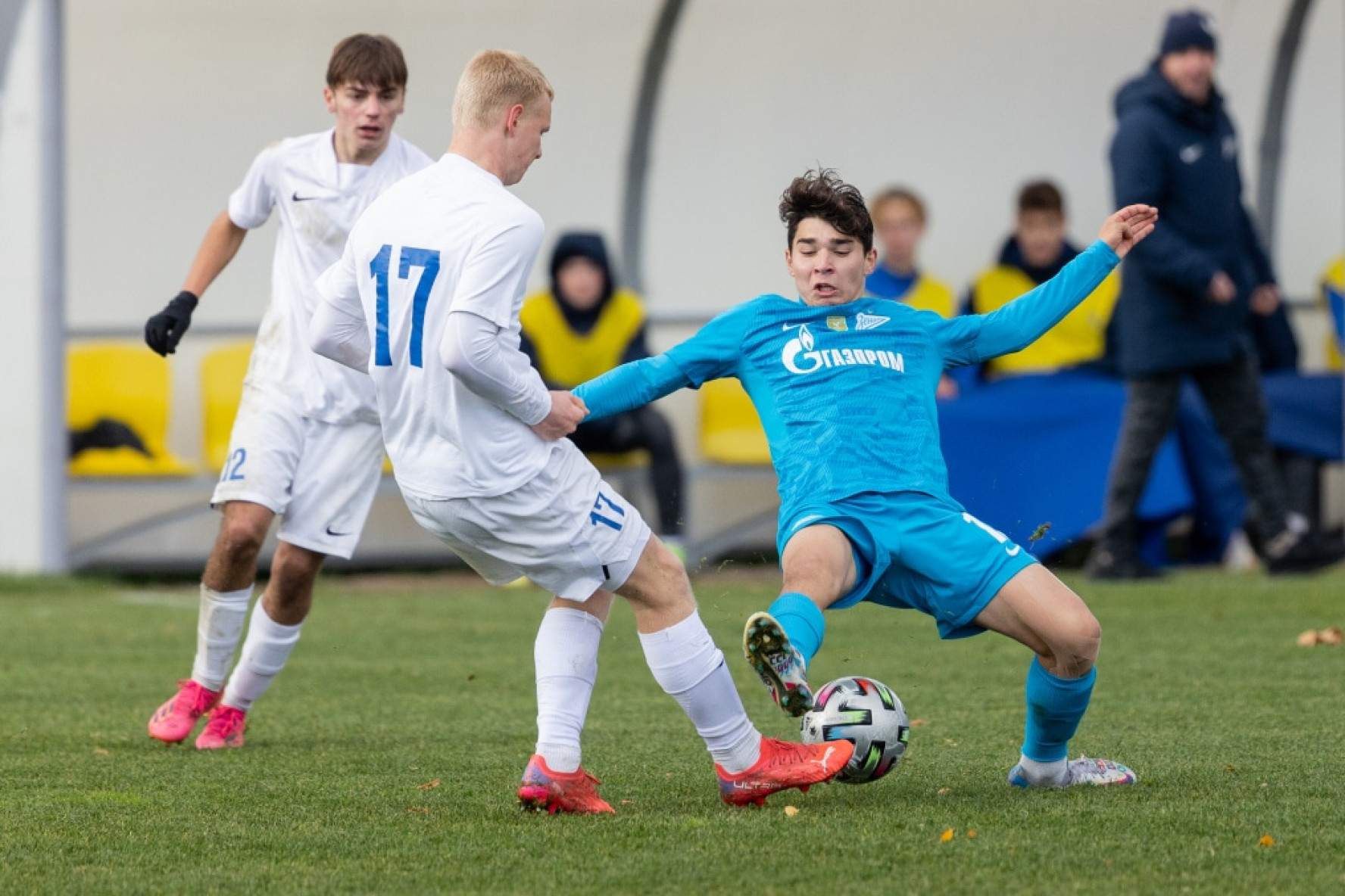 U 17. Футбольная школа Зенита u 18. Зенит u 14 попа. Футбол обсуждение в кругу Зенит u 17.