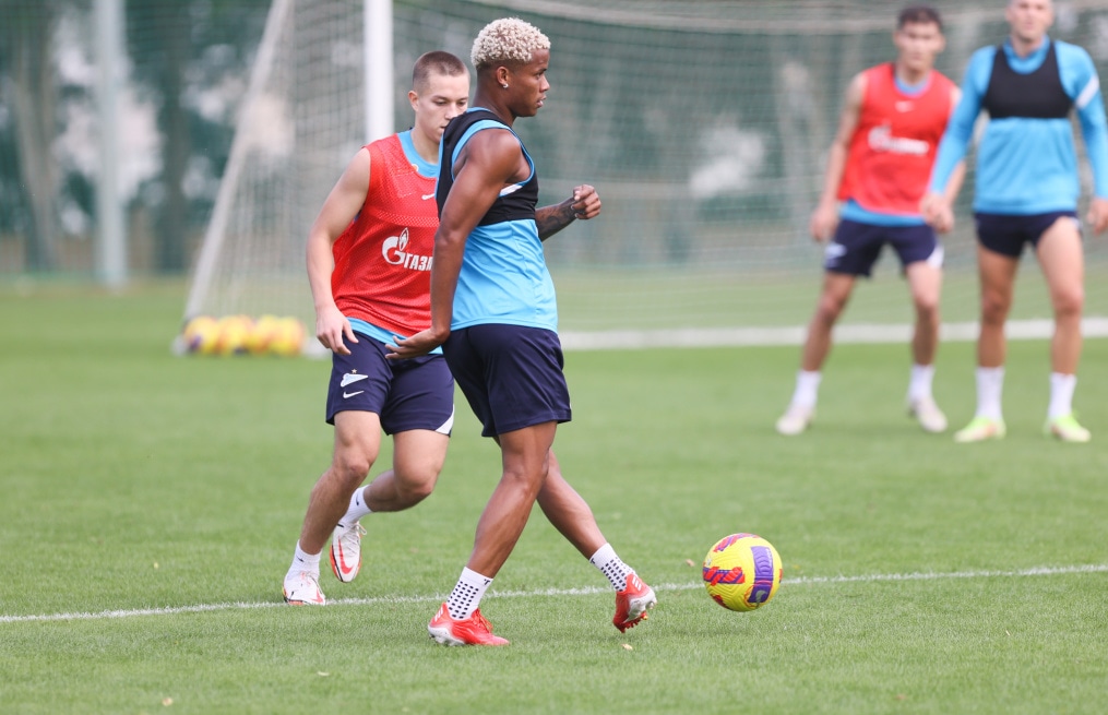 «Газпром»-тренировочные сборы в Дубае: 15 января, утренняя тренировка