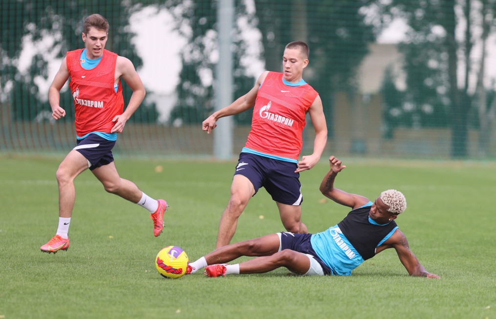 «Газпром»-тренировочные сборы в Дубае: 15 января, утренняя тренировка