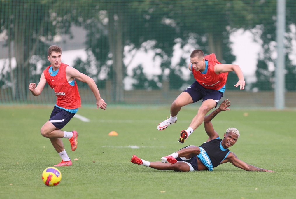 «Газпром»-тренировочные сборы в Дубае: 15 января, утренняя тренировка