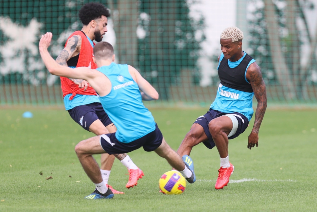 «Газпром»-тренировочные сборы в Дубае: 15 января, утренняя тренировка