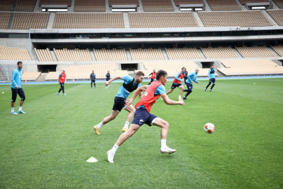Тренировка сине-бело-голубых на стадионе «Ла-Картуха»