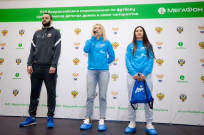 Вероника Куропаткина и Лина Якупова на открытии детского турнира «Будущее зависит от тебя»