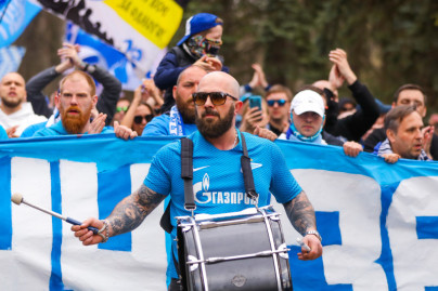 Чемпионский проход фанатов к стадиону Газпром Арена