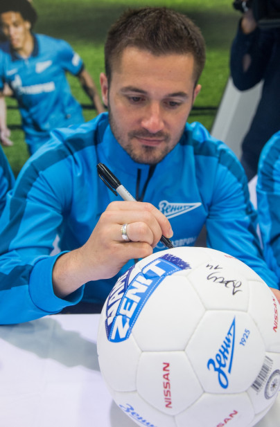Церемония вручения ключей от автомобилей Nissan игрокам ФК «Зенит»