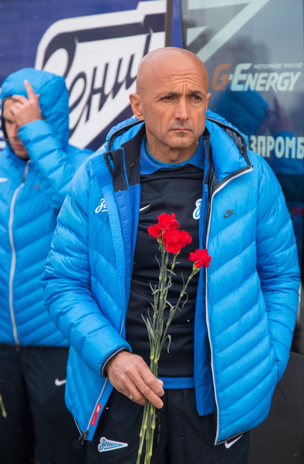 Футболисты ФК «Зенит» возложили цветы к монументу героическим защитникам Ленинграда