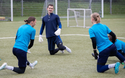Андрей Лунёв, экс-вратарь «Зенита» принял участие в тренировке женской команды «Зенит»