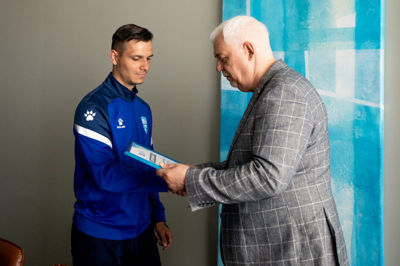 Вручение сертификатов тренерам из Сургута от Центра повышения квалификации тренеров