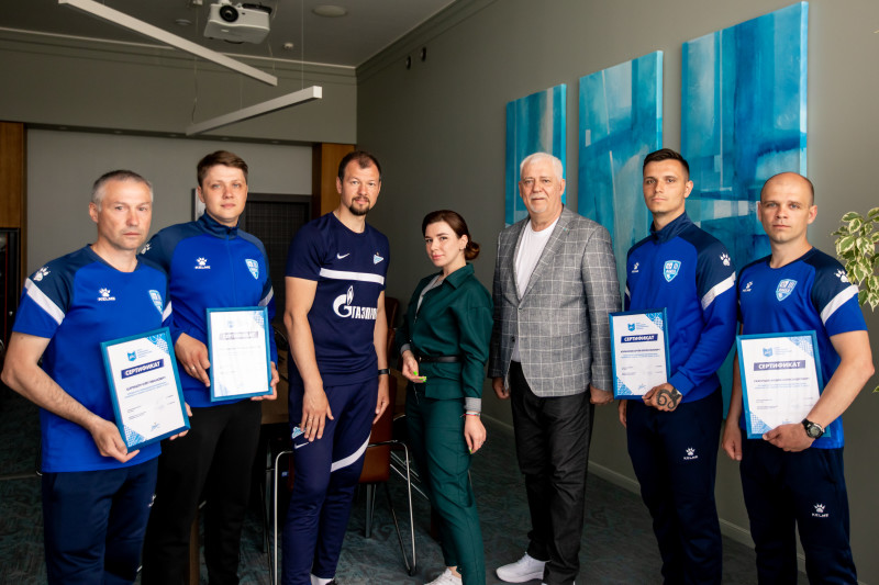 Вручение сертификатов тренерам из Сургута от Центра повышения квалификации тренеров