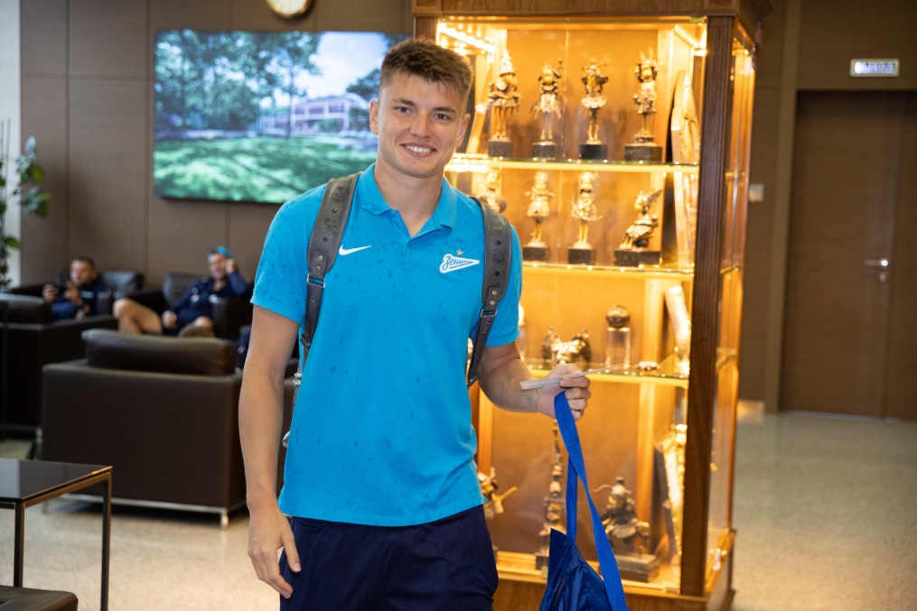 Команда «Зенит» в «Пулково» перед вылетом на матч с «Химками»