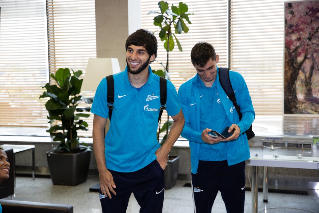 Команда «Зенит» в «Пулково» перед вылетом на матч с «Химками»